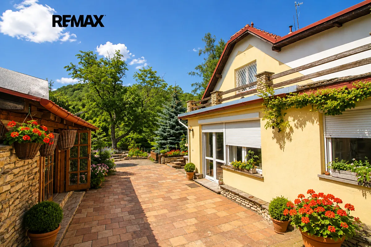Prodej rodinného domu 230 m², pozemek 4228 m²